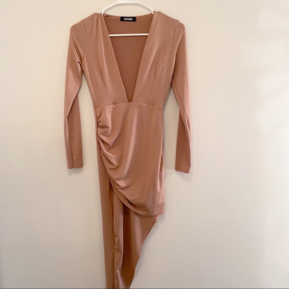MISSGUIDED- Long Sleeve Plunge Asymmetrical Dress - Picture 4 of 5